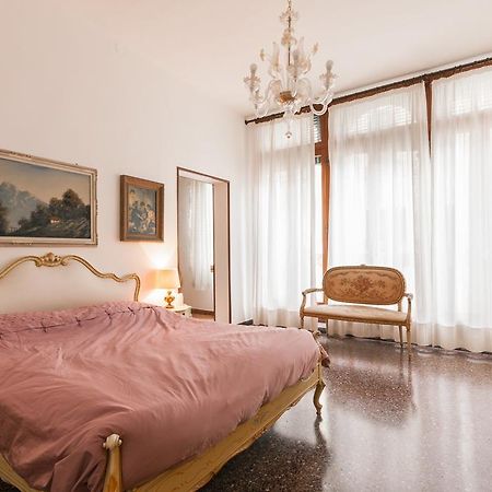 Appartamento Dei Frari Venedig Rum bild