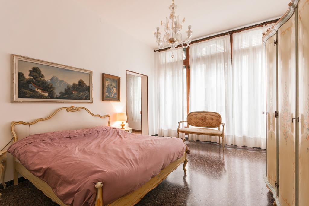 Appartamento Dei Frari Venedig Rum bild